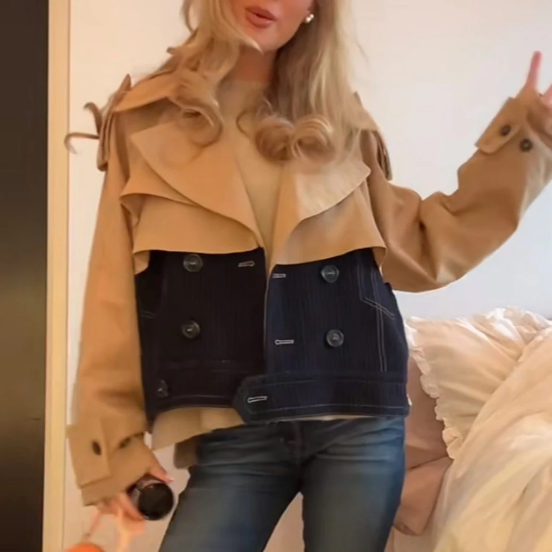 Beige och mörkblå trenchcoat från Zara - 1
