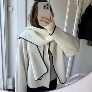 Jacka  - Såå fin jacka från Gina tricot i XS