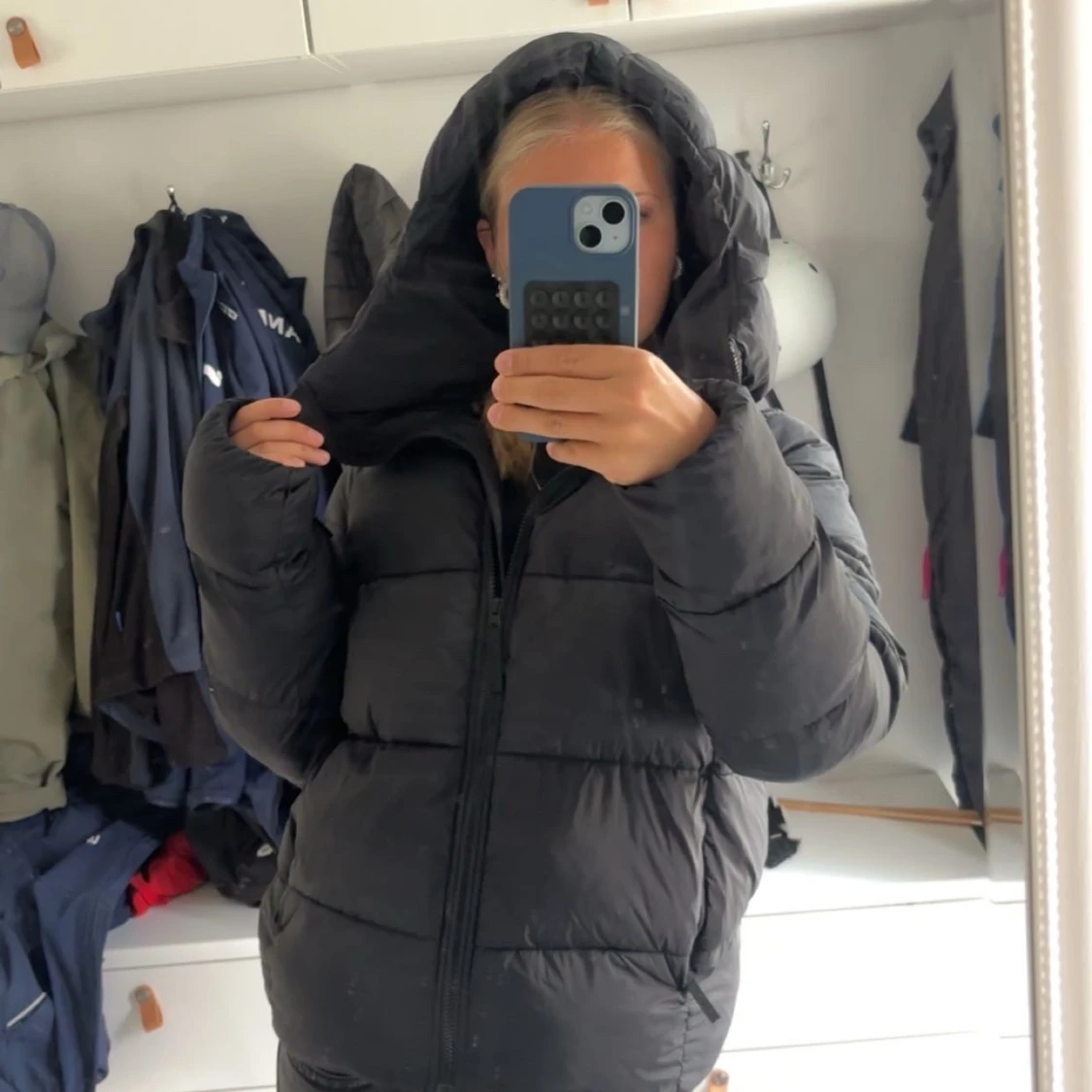 Svart pufferjacka med huva från Everest  - 2