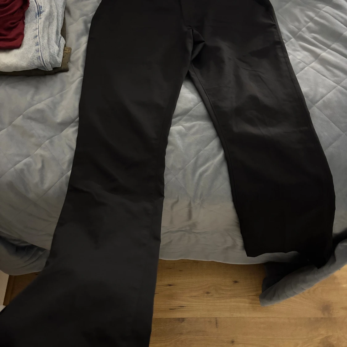 Svarta kostymbyxor med raka ben