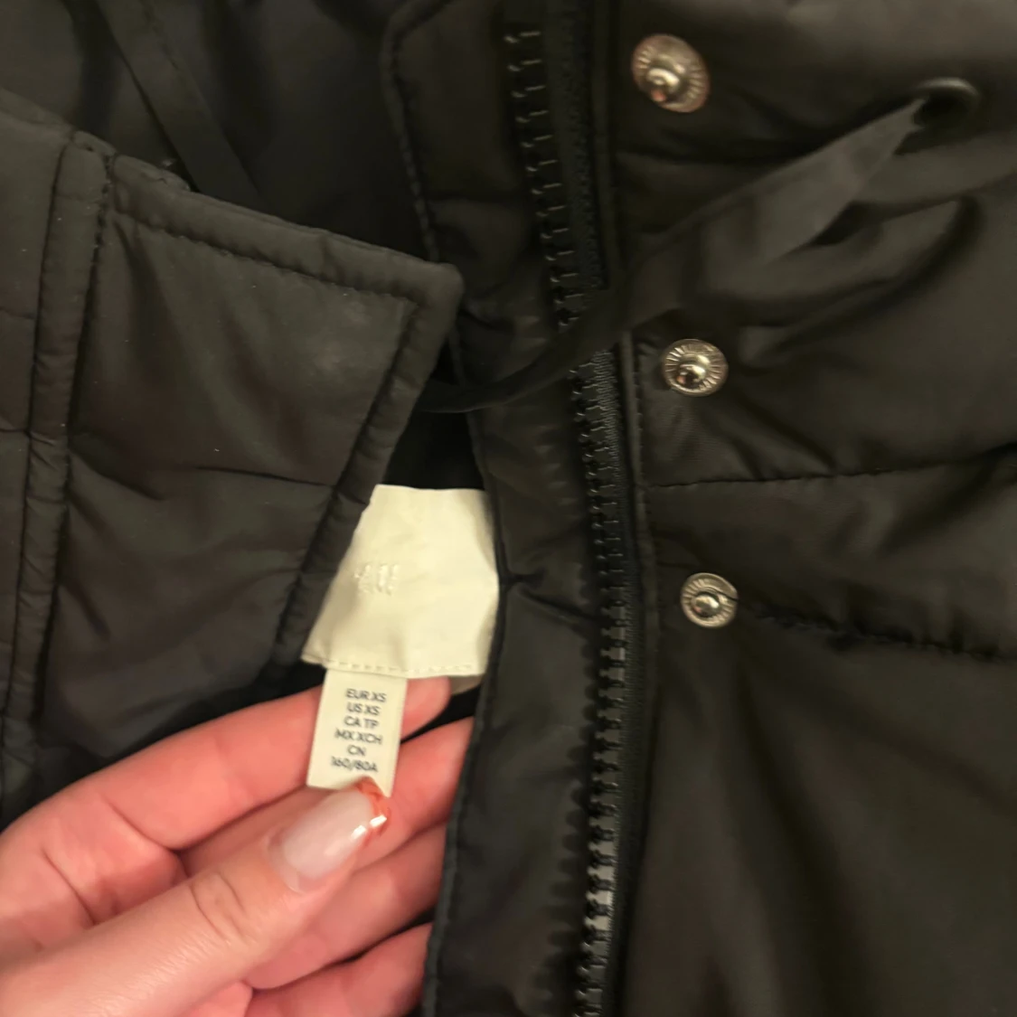 Svart lång pufferjacka från H&M - 1