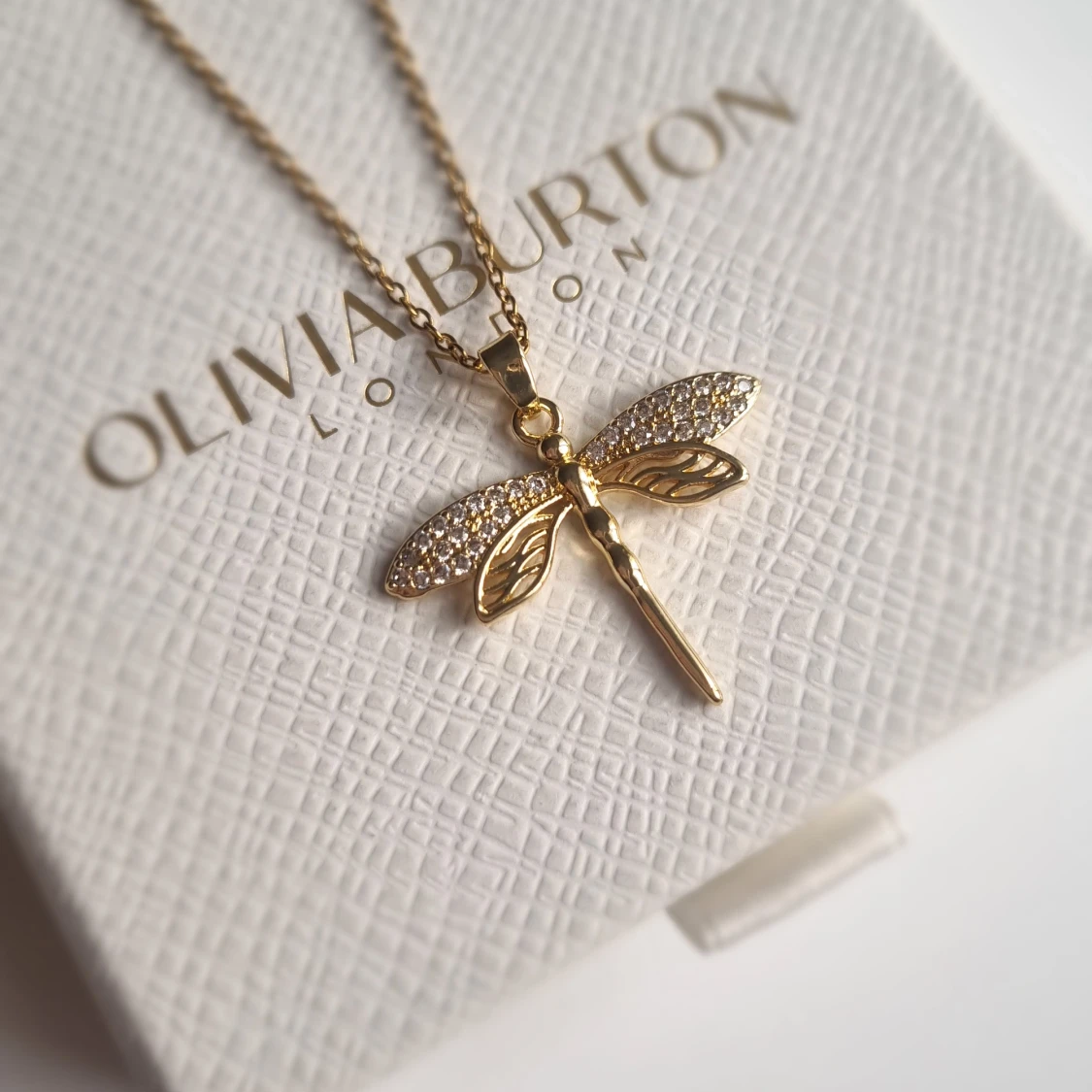 Guldfärgat halsband - 2