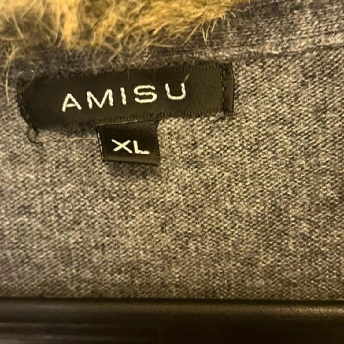 Grå kofta med fuskpäls från Amisu - 1