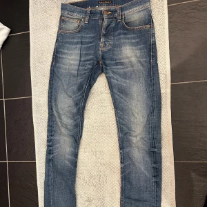Nudie Jeans herr  - Nudie jeans modell grim trim, bra skick. Storlek 28x32