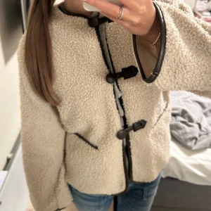 Teddy jacka hm prislapp kvar - Helt ny prislapp kvar 