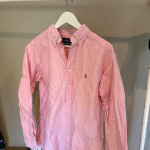 Ralph Lauren skjorta - Snygg Ralph lauren skjorta I väldigt gott skick. Hör gärna av dig vid funderingar👍 Fler färger och storlekar på min profil.