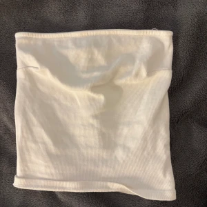 Vit ribbad tubtopp från Gina Tricot - Tub topp från Gina 