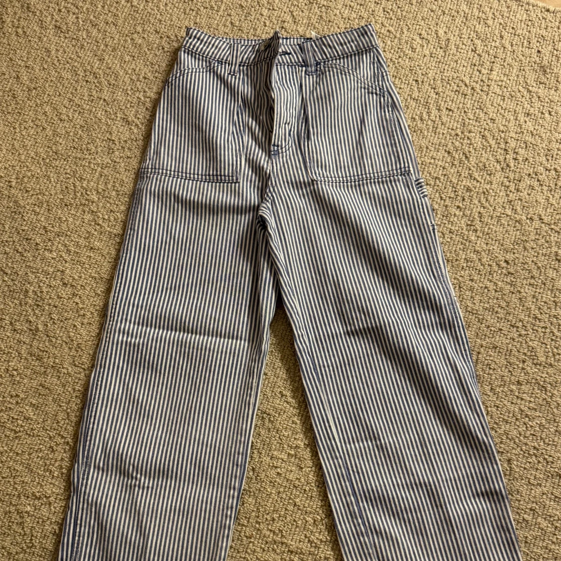 Randiga cargopants från H&M, blå/vit