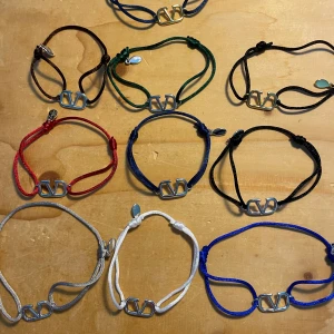 Vin rött v armband  - Vin rött v armband 