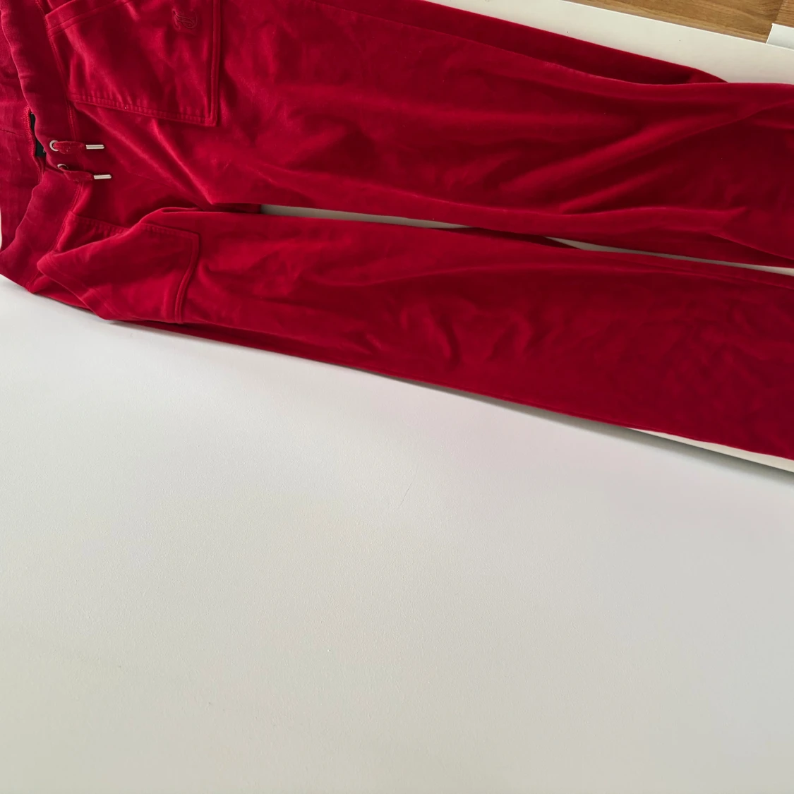 Röda mjukisbyxor med fickor - 1