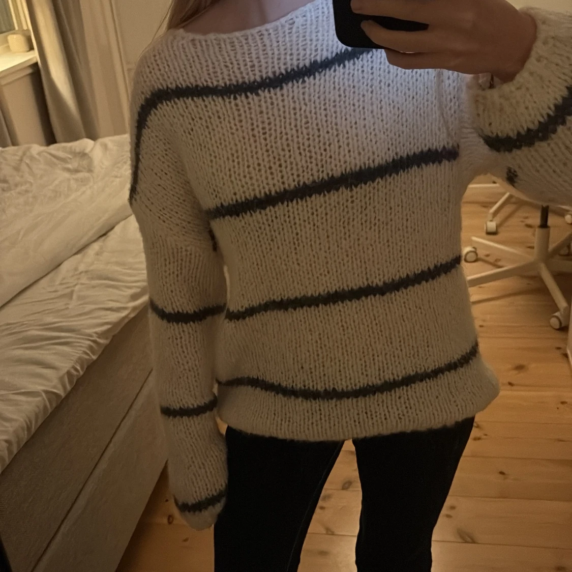 Vit stickad randig tröja