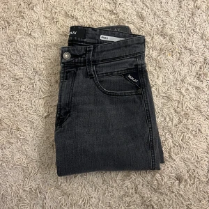  Svarta Replay anbass  - Replay anbass 🙌 | storlek: 28/30 | Skick: mycket bra utan defekter | Först till kvarn! 🙋‍♂️