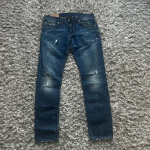 Dondup jeans  - Dondup jeans | slim fit | använda men fortfarande i väldigt fint skick | strl 33 (sitter som 31 | nypris 3000+ | mitt pris 899