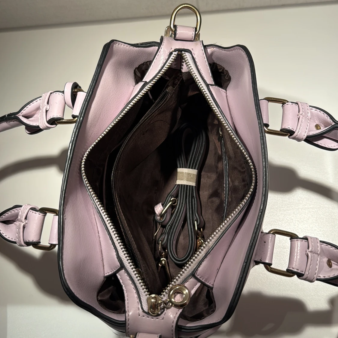 Ljusrosa handväska i skinnlook - 2