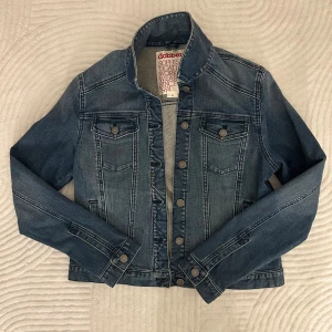  jeansjacka från Dobber - Snygg blå jeansjacka från Dobber. Bra skick, kommer inte till användning längre!🤍