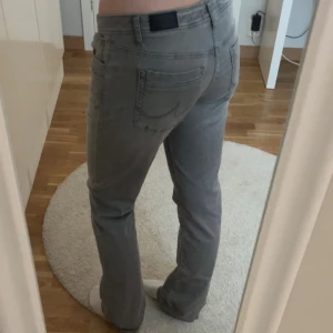 Lowaist jeans från LTB  - Säljer dessa super snygga jeans från LTB i storlek 31/34. 👖💗Nästan som helt nya har haft på mig dom några få gånger typ 2-3 gånger ish, men aldrig tvättade. Säljer dom pga att dom är lite förstora på mig. Nypris 949kr. Skriv om du undrar något eller om du vill diskutera priset! 💗