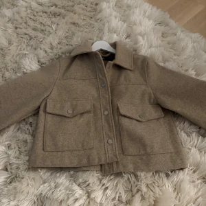 jacka från Zara - Beige fin jacka från Zara ❤️st xs