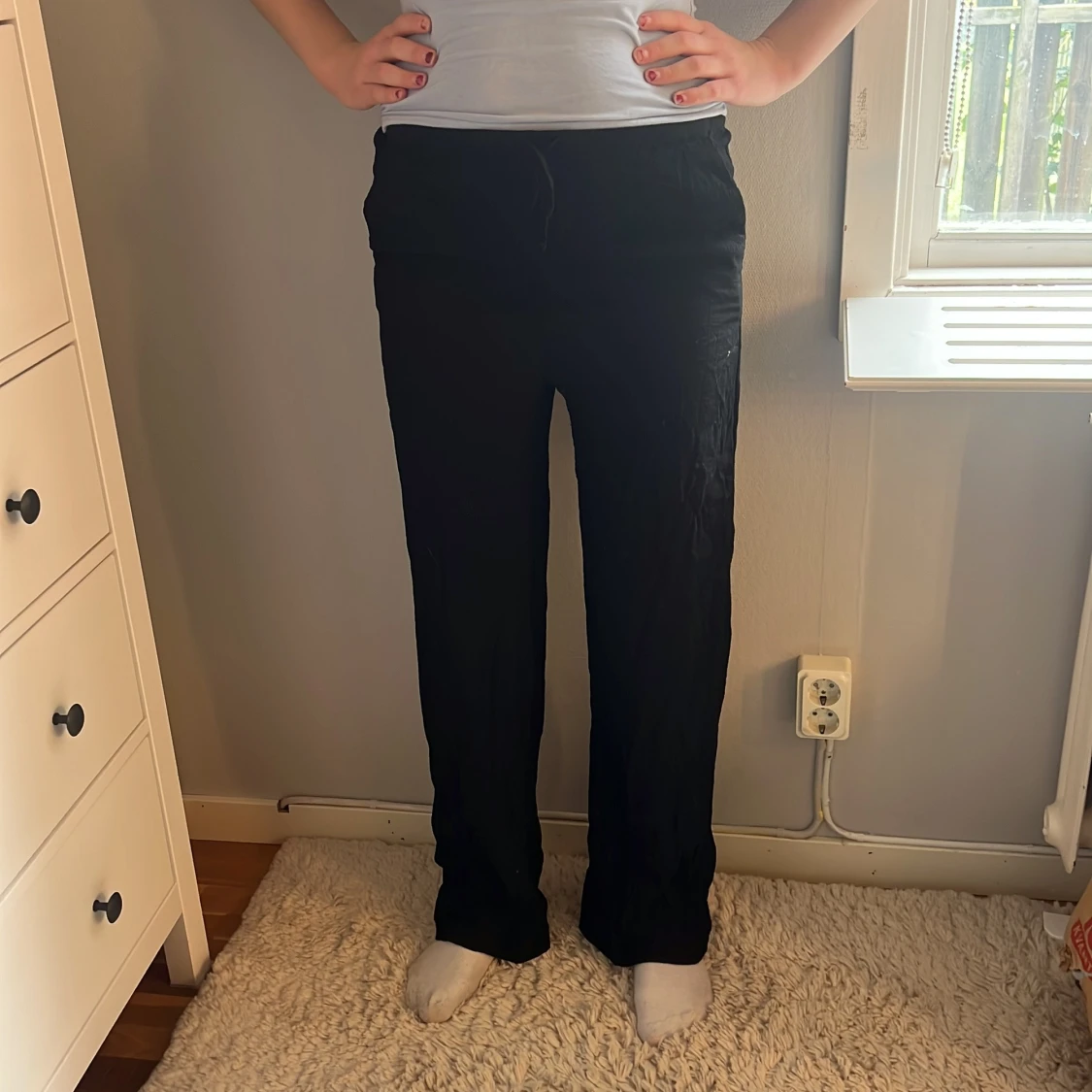 Svarta vida byxor från H&M