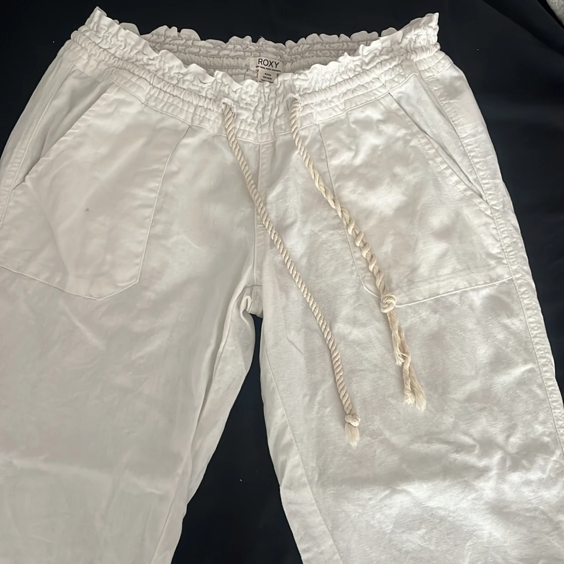 Vita linnebyxor från Roxy med snörning - 1