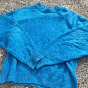 Blå stickad tröja  - Söt och bekväm❣️