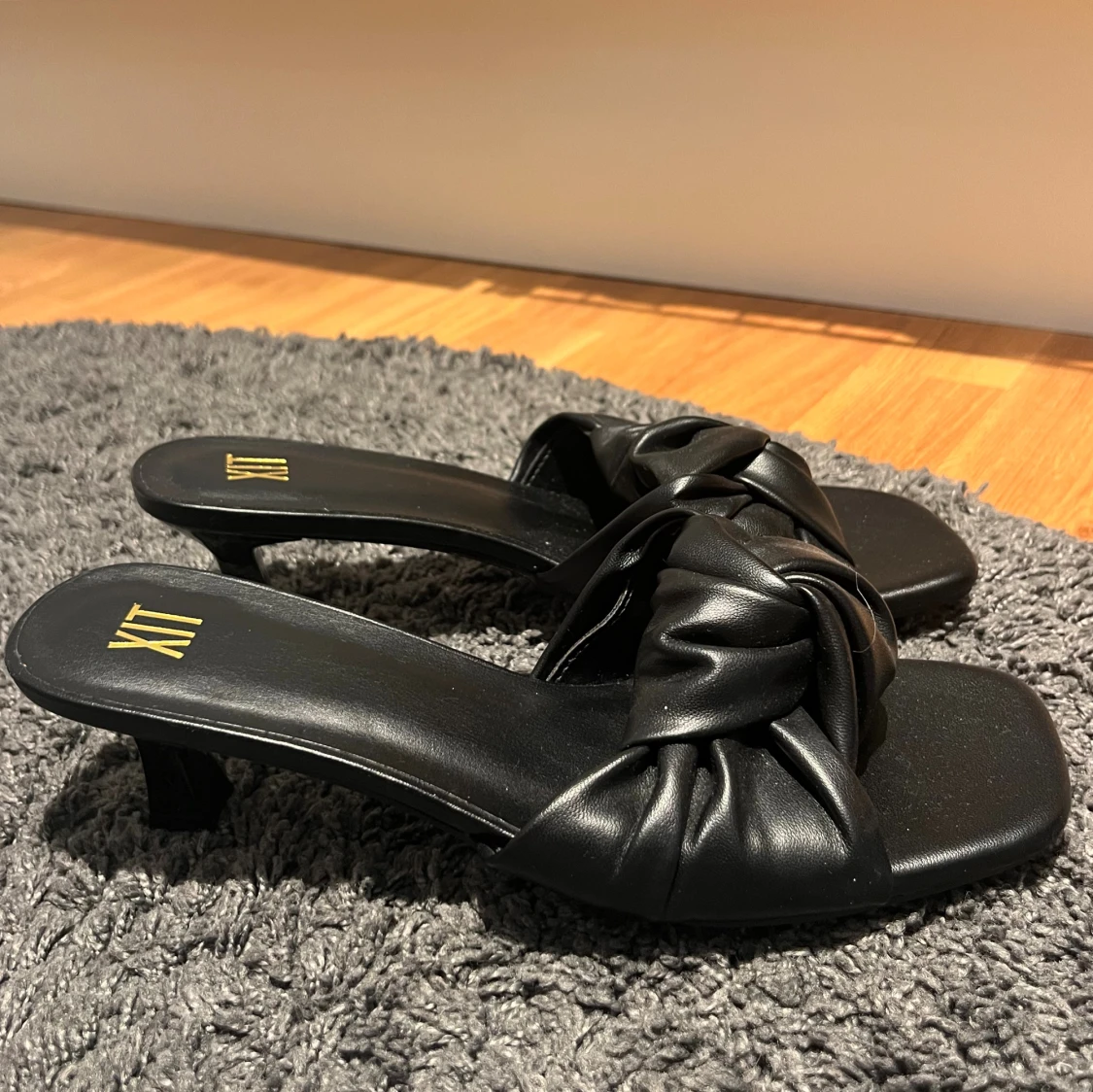 Svarta klackar med knut från XIT - 4