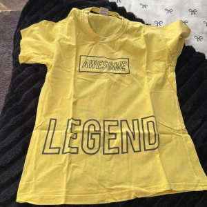 2 st t-shirts  - En Jack and Jones T-shirt och en köpt utomlands 