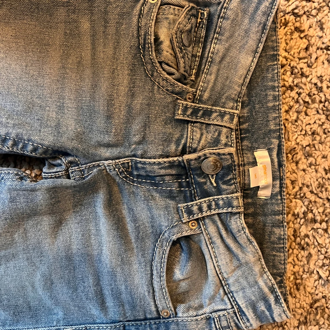 Ljusblåa jeans från Gina  - 3