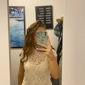 Vit topp med kort ärm - Så fin💗