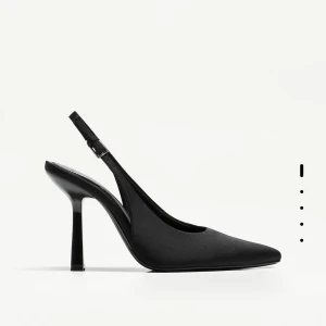 Svarta klackar med spetsig tå  - Klackarna är i storlek 36 och är helt nya. Aldrig använda kommer med prislappen. 