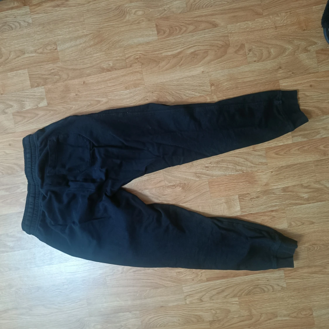 Svarta mjukisbyxor med resår - 1