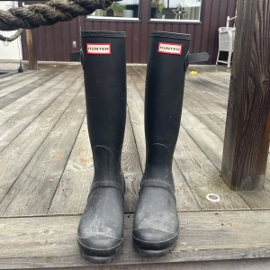 Svarta Hunter stövlar storlek 38 - svarta höga Hunter stövlar i storlek 38 dam