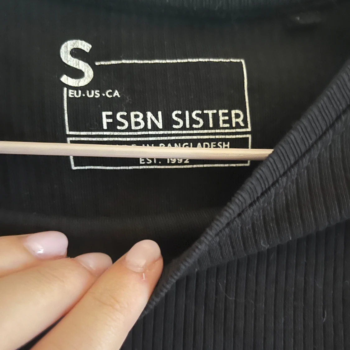 Svart ribbad croppad topp FSBN Sister - 2