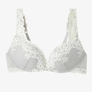 Grå spetsbh från intimissimi - !intressekoll! Säljer min jättesnygga grå bh från intimissimi som inte säljs längre💞💞