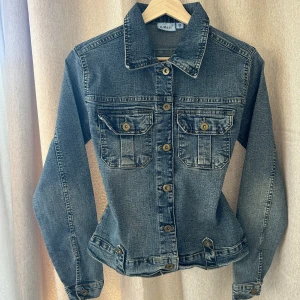 Blå jeansjacka från X-Mail - Superfin jeans jacka 🤍