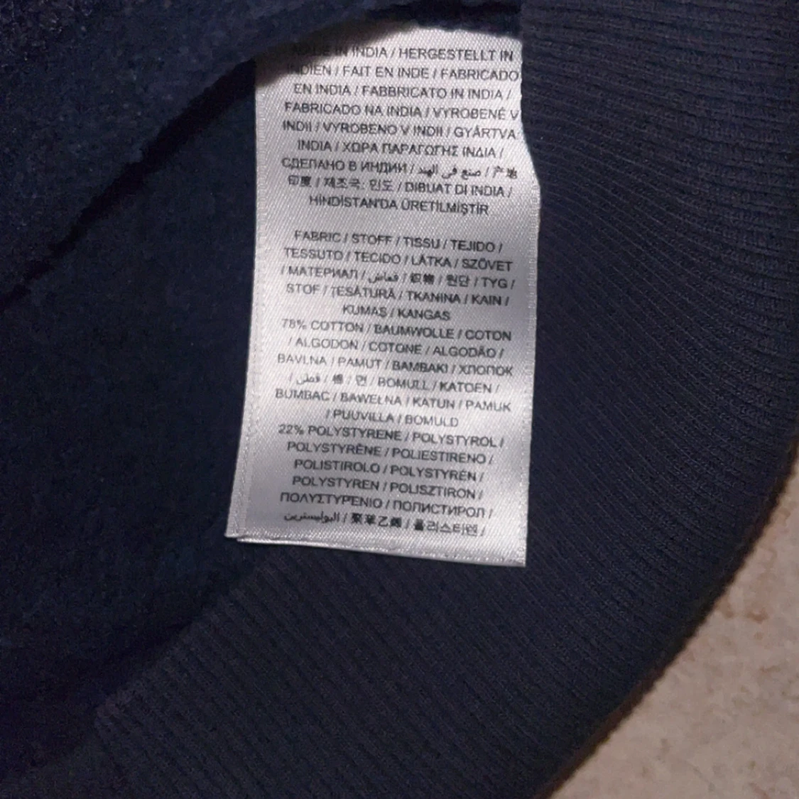 Mörkblå GANT tröja med logga - 2