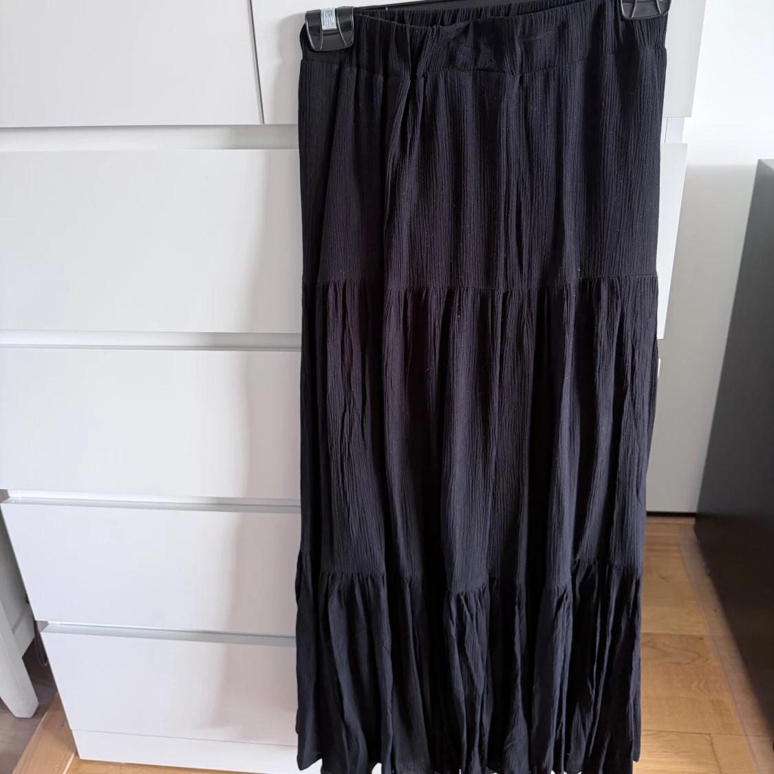 Svart långkjol från & Other Stories - 1