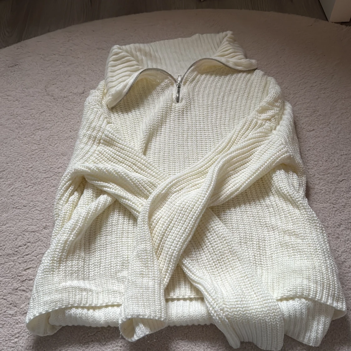 Vit stickad half zip-tröja