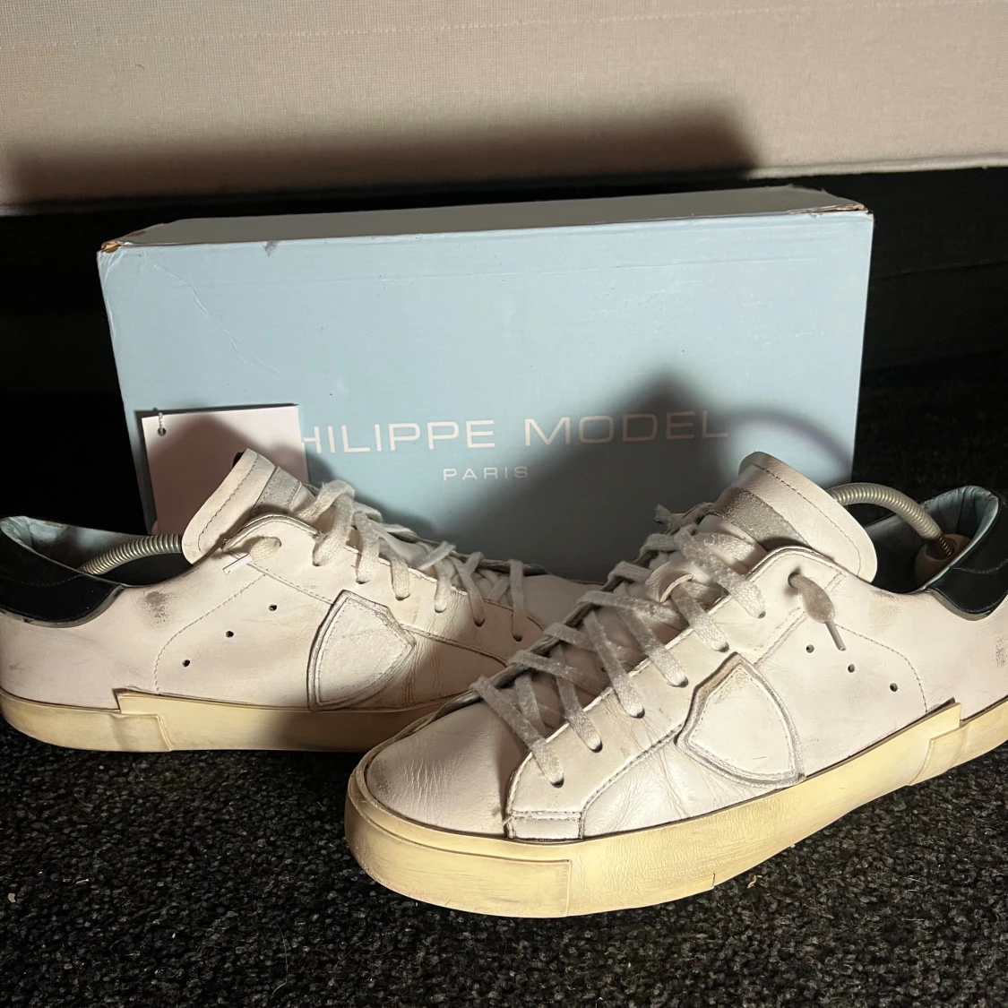Philippe Model vita sneakers i skinn