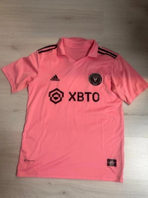 Adidas Inter Miami CF 22/23 - Fin tröja Adidas Inter Miami Messi 10 från säsongen 2022/2023