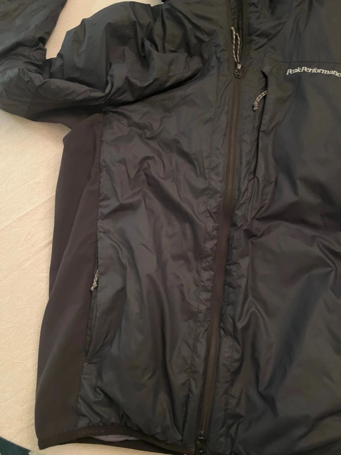 Svart vinterjacka från Peak Performance. Stl S/M - 3