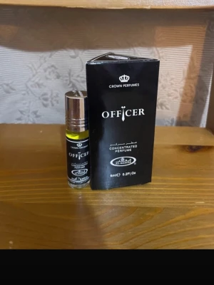 Officer koncentrerad parfym 6ml - Smidig och koncentrerad parfymolja från Crown Perfumes. Perfekt att ta med i väskan. Volym: 6 ml.