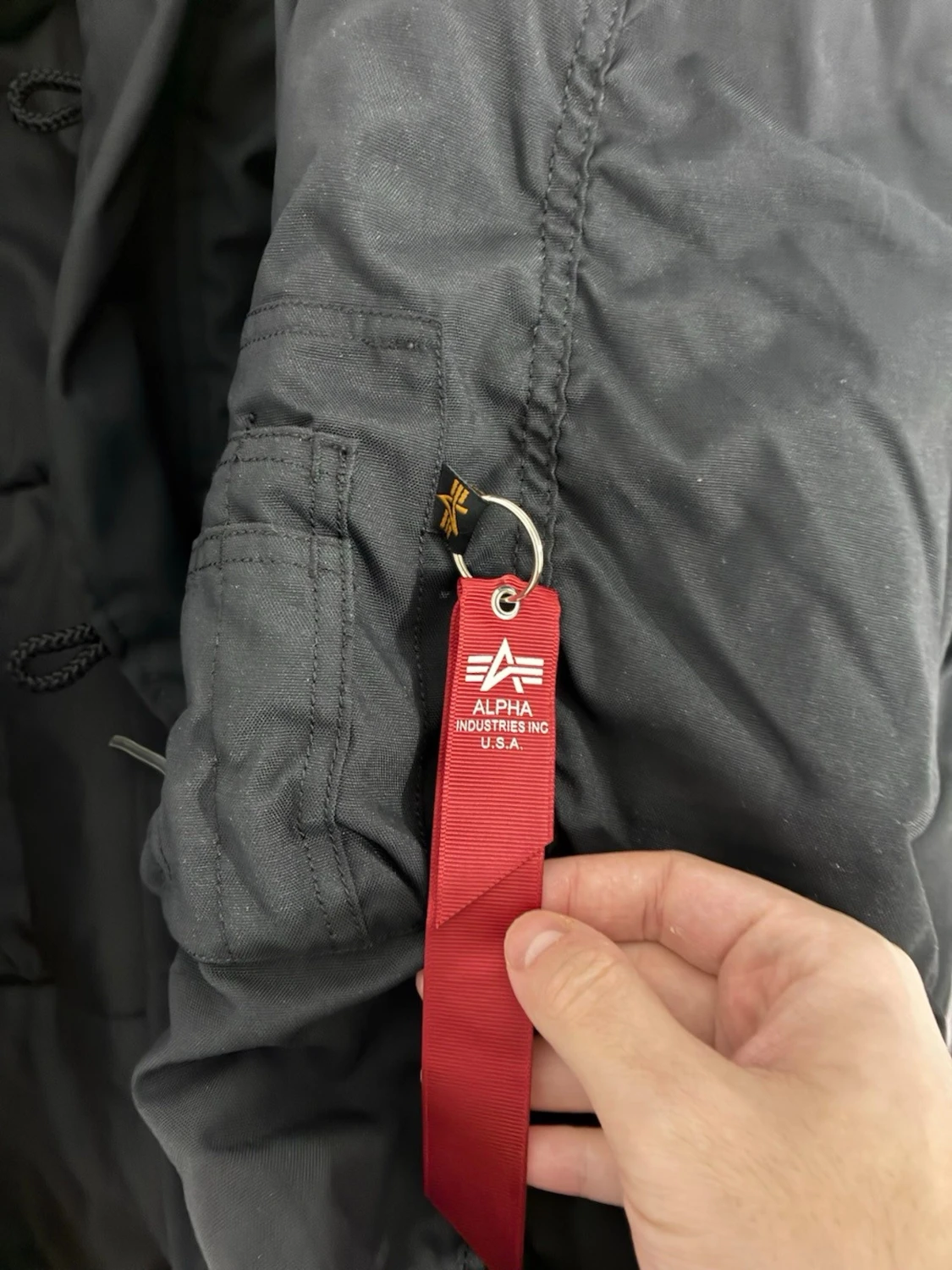 Svart Alpha Industries parkajacka med fuskpäls - 1
