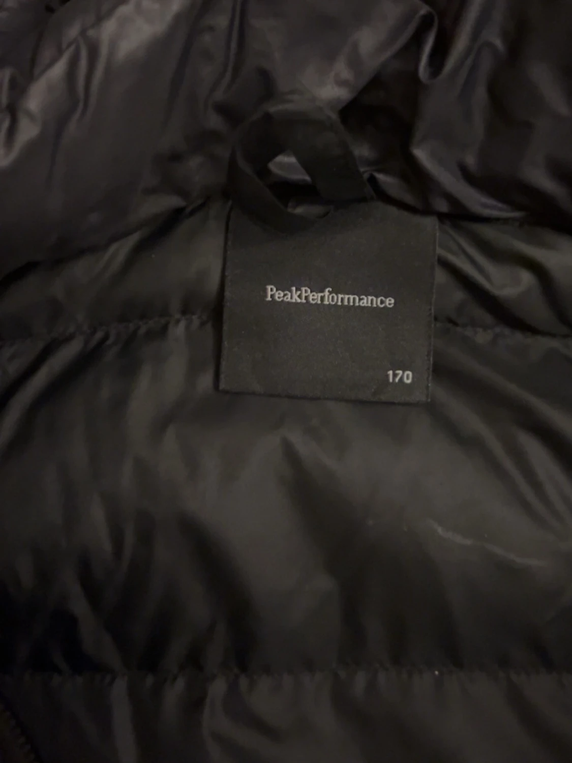 Svart Peak Performance pufferjacka - 1