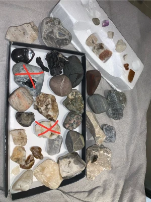 Stenar och kristaller - Blandade kristaller och stenar. Pris varierar! 