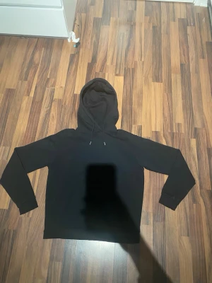hoodie! - En riktigt skön hoodie som tyvärr har blivit liten på mig. Pris kan diskuteras!