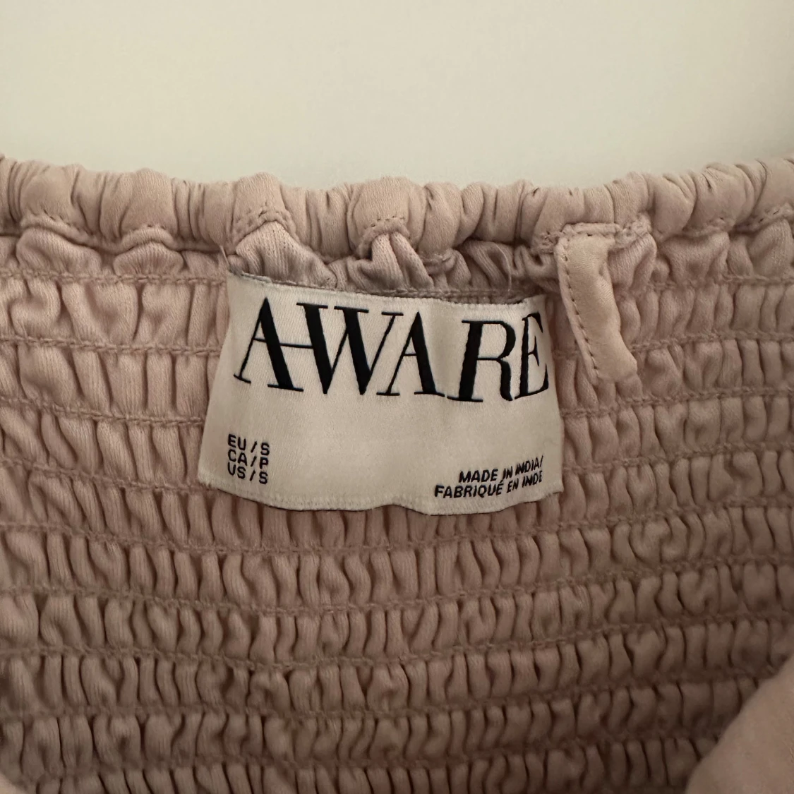 Gammel rosa blus med volang från AWARE - 1