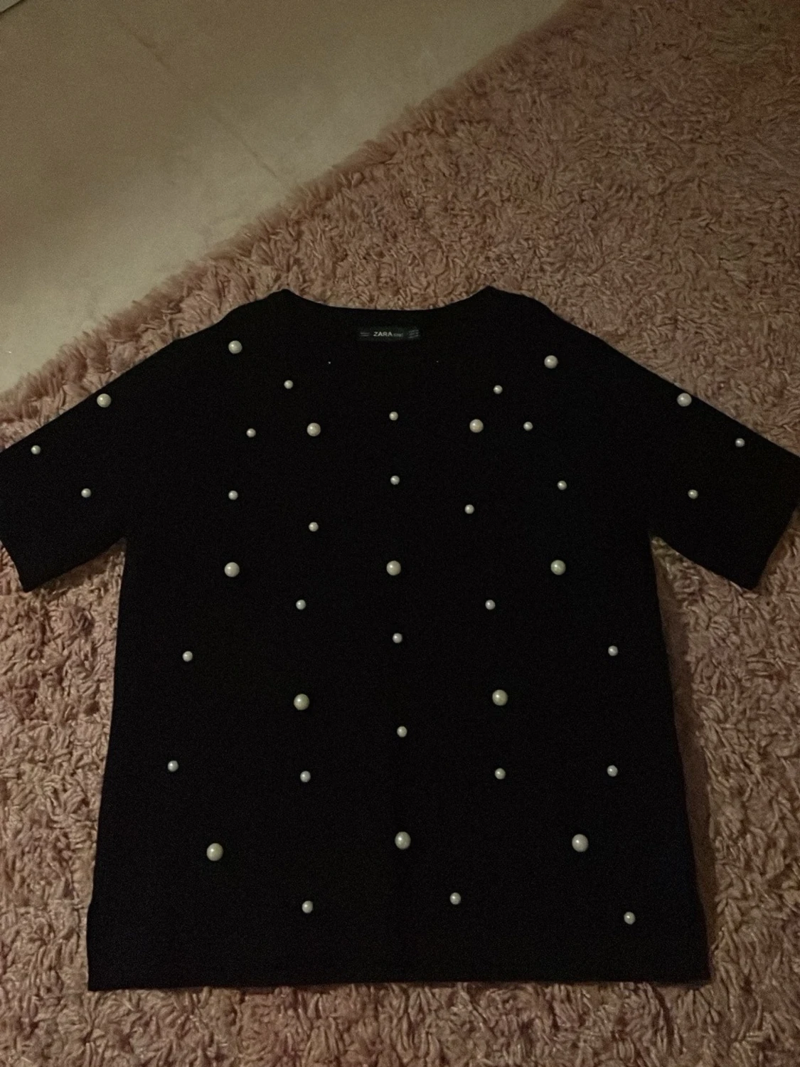 Svart topp med pärlor från Zara Knit