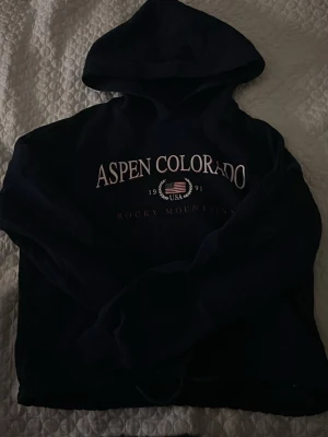 Gina tricot  - En marin blå hoodie från Gina tricot i storlek xs💞Skön och verkligen andvändbar! 