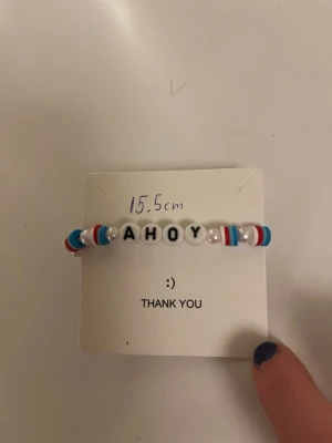 Stranger things armband, ahoy från scoops ahoy - Stranger things armband med motivet ahoy, Dessa är från min egna lilla armbands verkstad, säljer dessa för 15kr för att det är dyra pärlor och det tar tid🥰