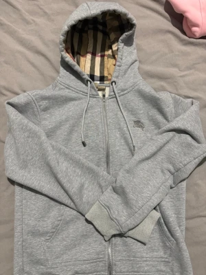 Burberry Hoodie (grå) - Helt ny och endast testad! 🤙🏽😊